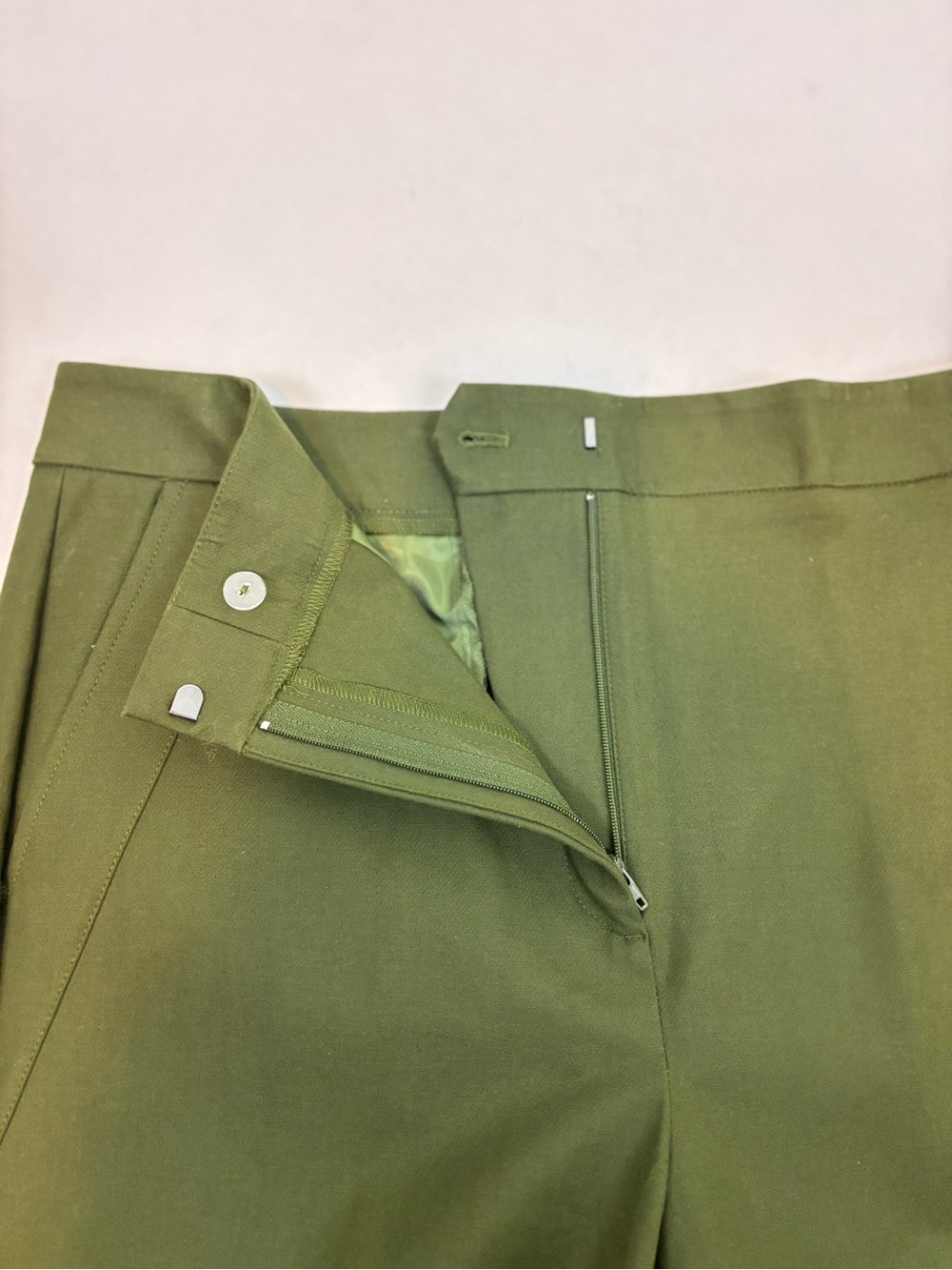Ann Taylor Factory The Wide Leg Cropped Pants in Olive Green Size 12 - Picture 4 of 10
